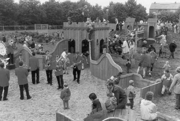 In mei '93 wordt speeltuin Elckerlyc feestelijk in gebruik genomen.